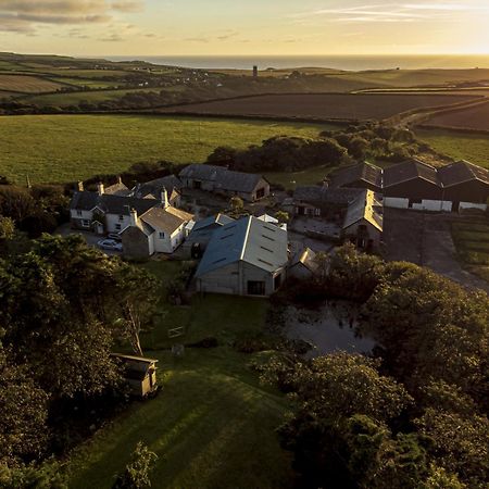 Downe Cottages Hartland Bagian luar foto
