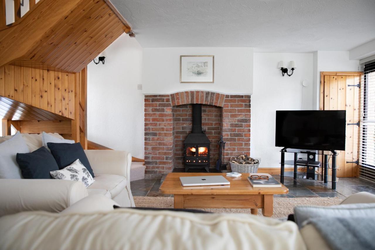 Downe Cottages Hartland Bagian luar foto