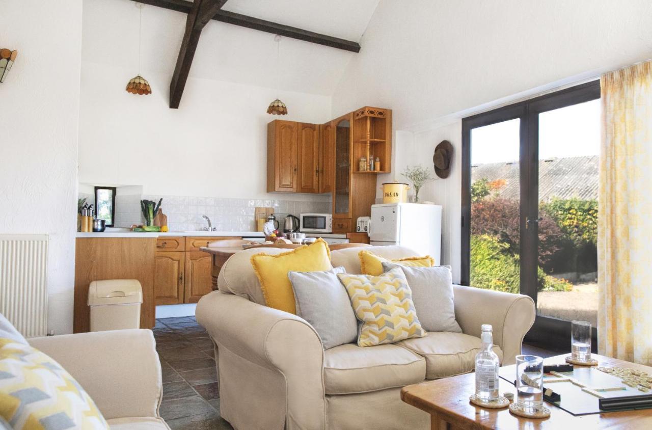 Downe Cottages Hartland Bagian luar foto