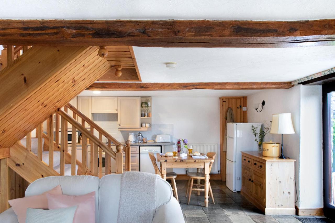 Downe Cottages Hartland Bagian luar foto