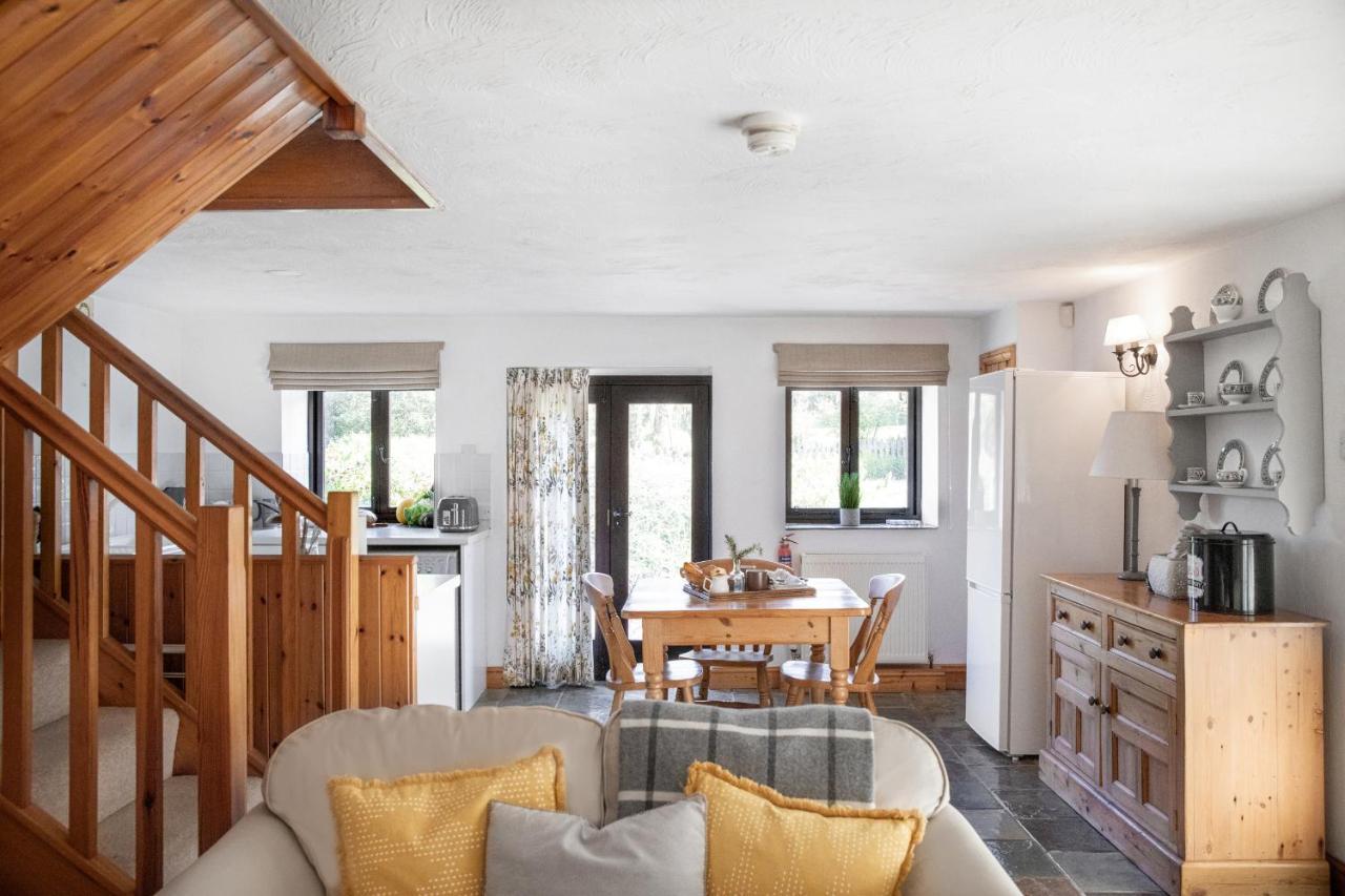 Downe Cottages Hartland Bagian luar foto