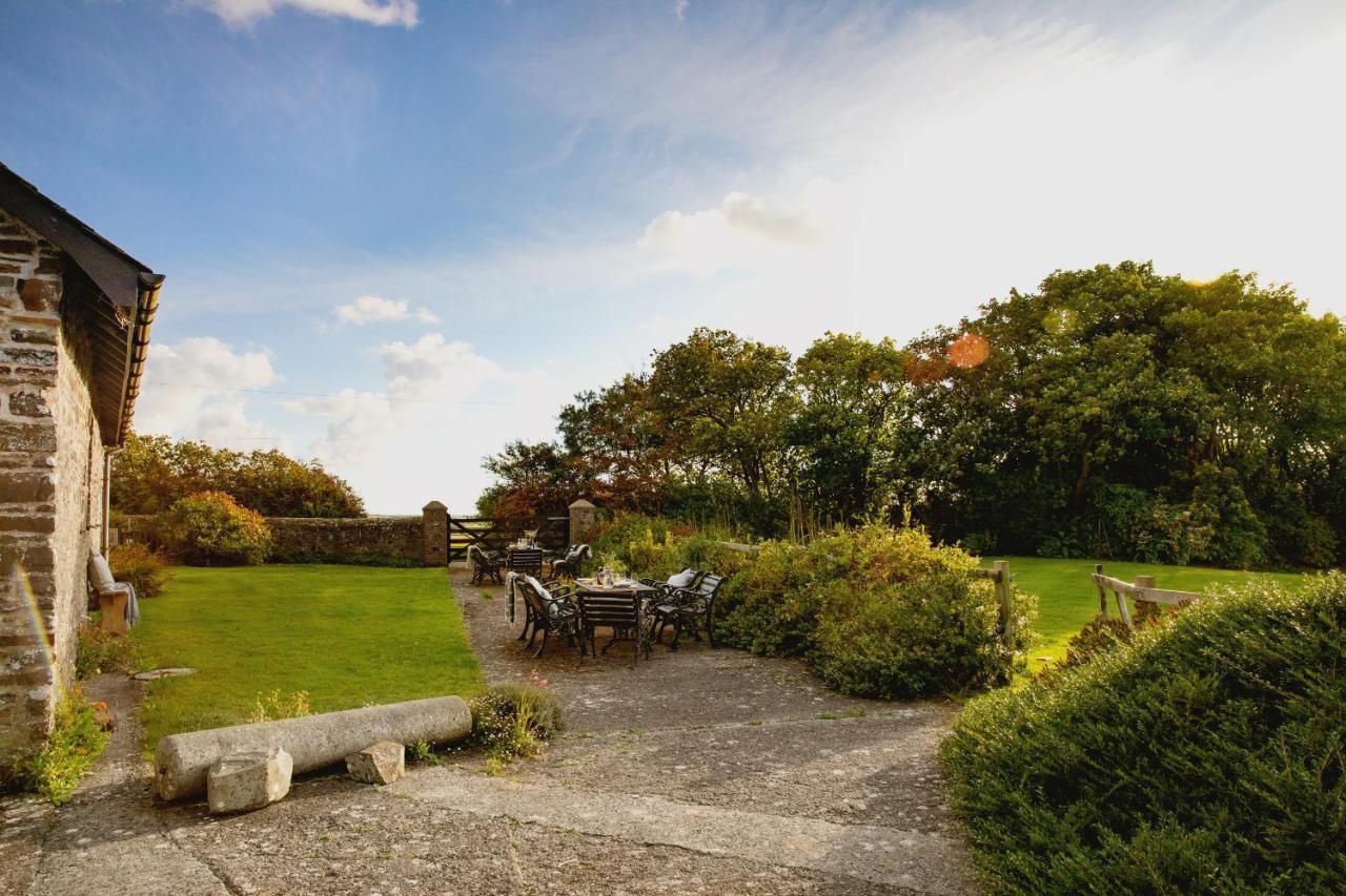 Downe Cottages Hartland Bagian luar foto