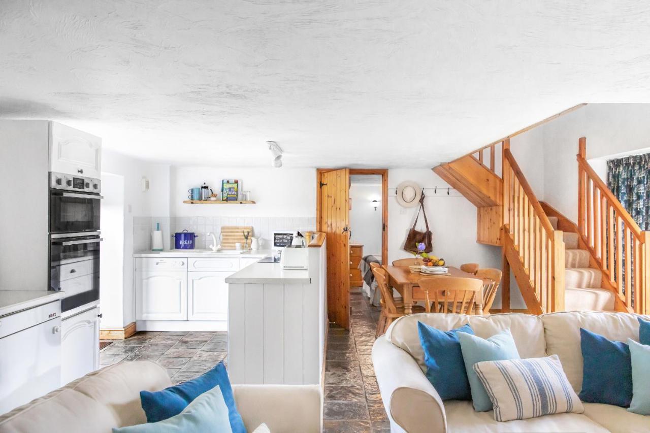 Downe Cottages Hartland Bagian luar foto